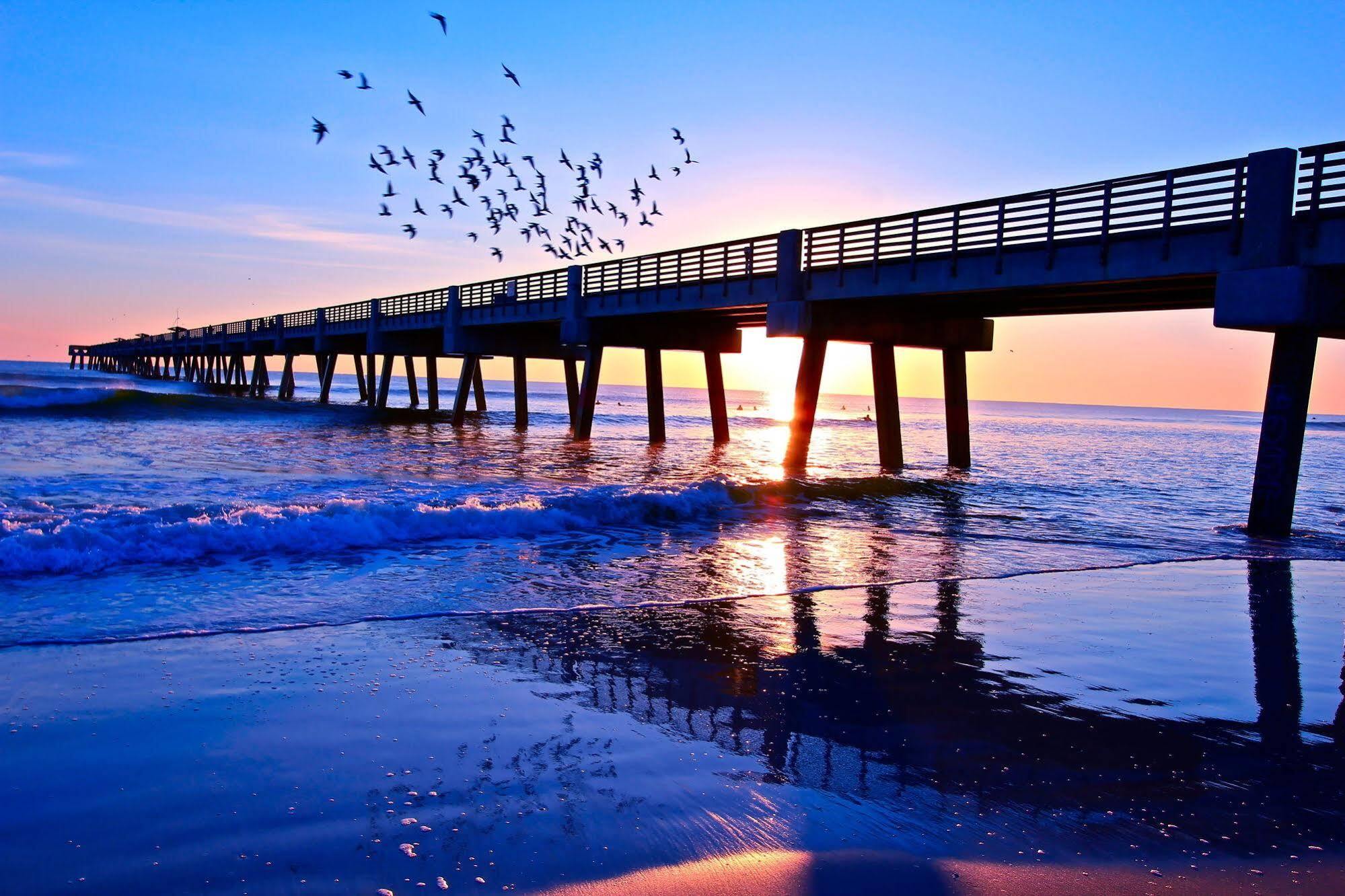 Holiday Inn Express Jacksonville Beach By Ihg Экстерьер фото
